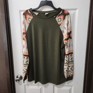 NWT Sunshine & Rodeos XL Olive Green Aztec Southwestern Raglan Sleeve Top